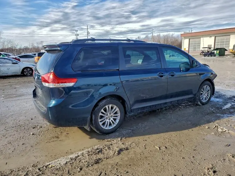 2011 TOYOTA SIENNA XLE  