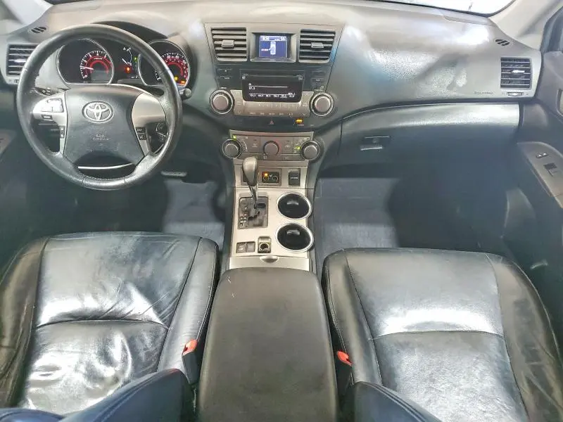 2011 TOYOTA HIGHLANDER SE  