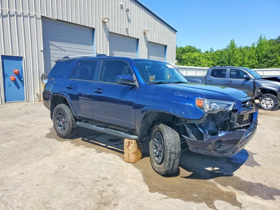 2024 TOYOTA 4RUNNER SR5  