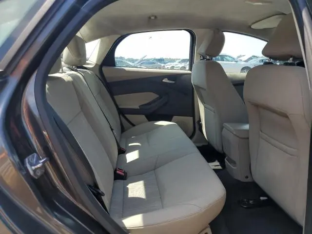 2016 FORD FOCUS SE  