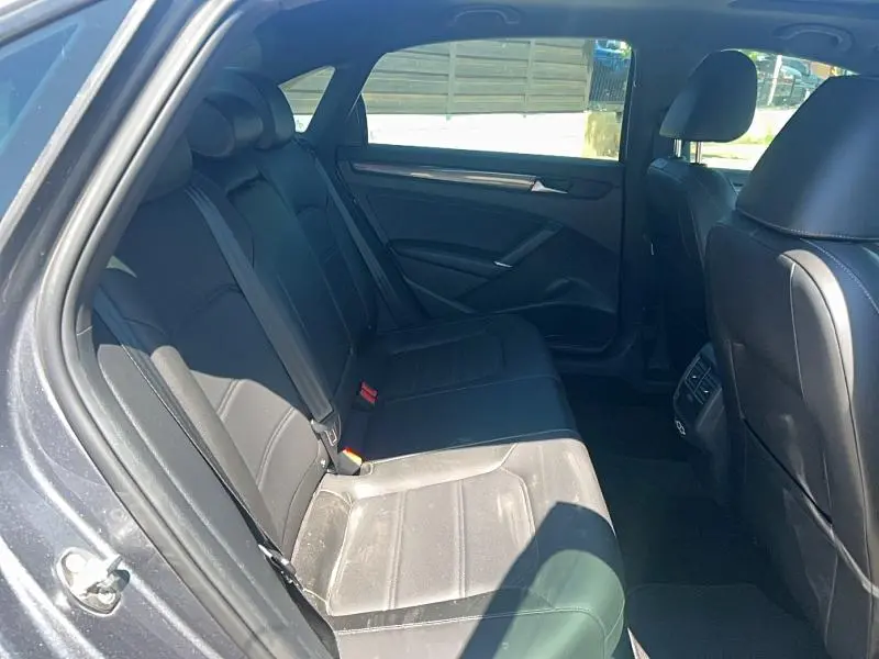 2022 VOLKSWAGEN PASSAT R-LINE  