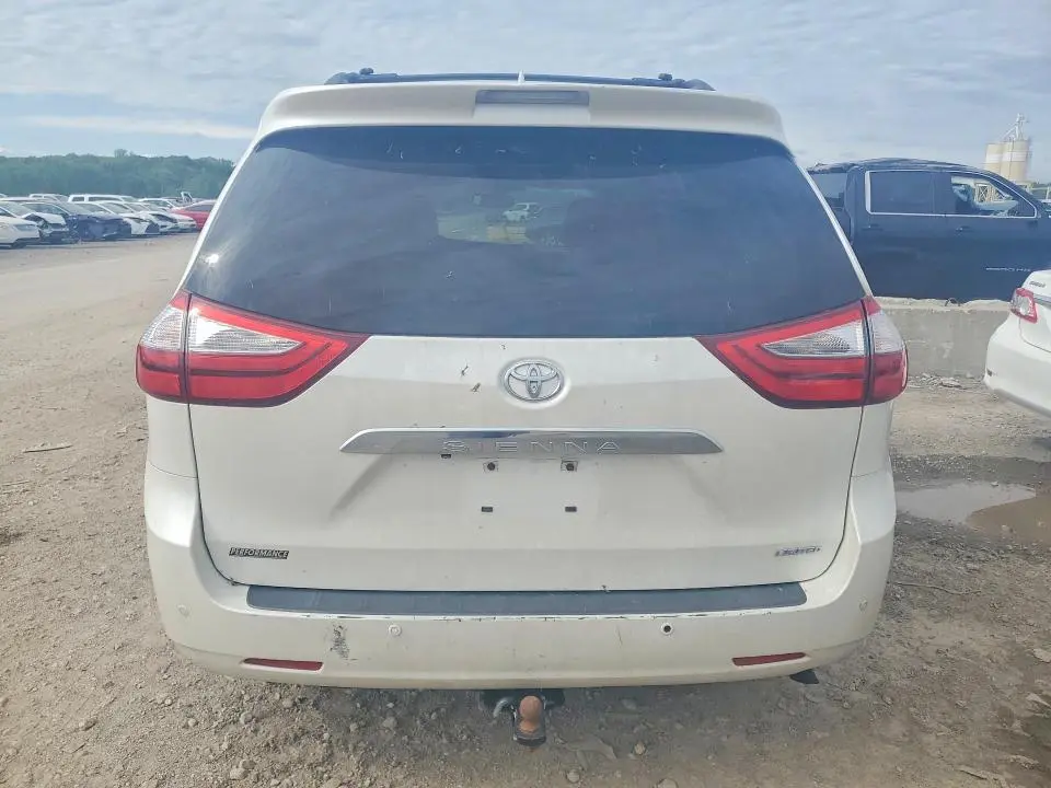 2015 TOYOTA SIENNA LIMITED PREMIUM 7-PASSENGER  