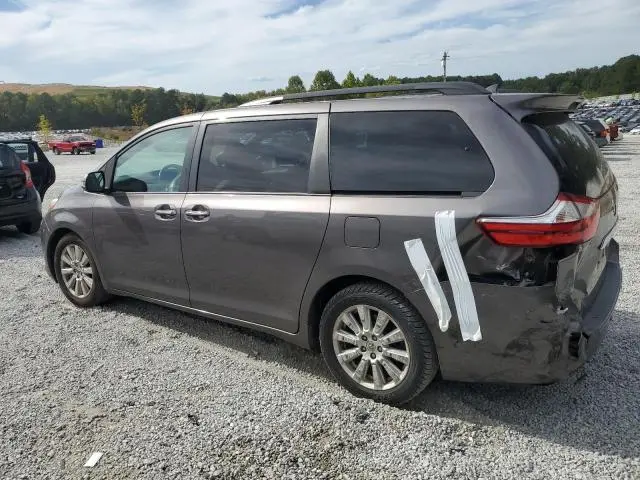 2017 TOYOTA SIENNA XLE  