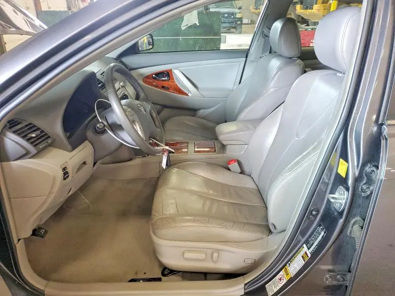 2011 TOYOTA CAMRY XLE  