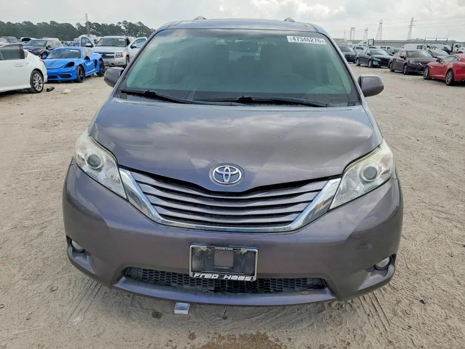 2016 TOYOTA SIENNA XLE PREMIUM 8-PASSENGER  