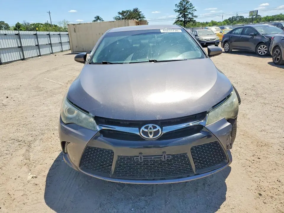 2016 TOYOTA CAMRY SE  