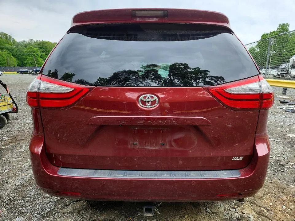 2015 TOYOTA SIENNA XLE PREMIUM 8-PASSENGER  