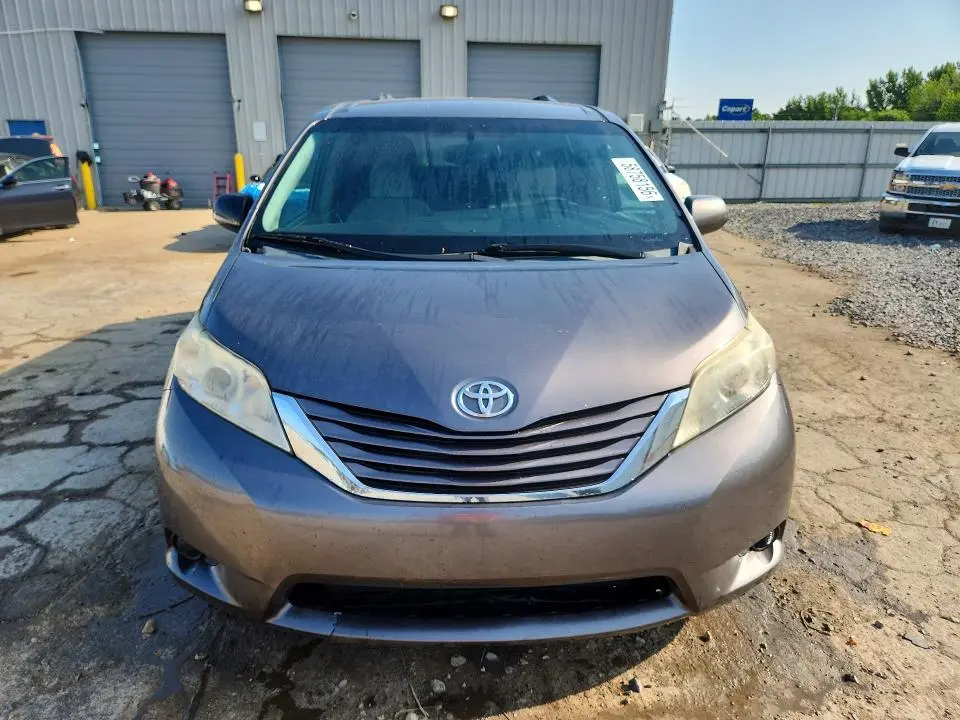 2015 TOYOTA SIENNA LE  