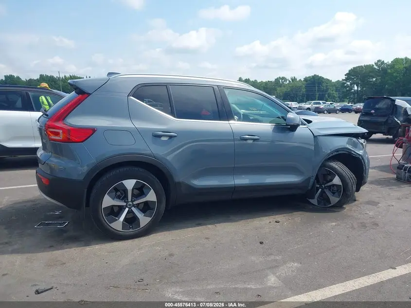 2023 VOLVO XC40 B5 PLUS BRIGHT THEME