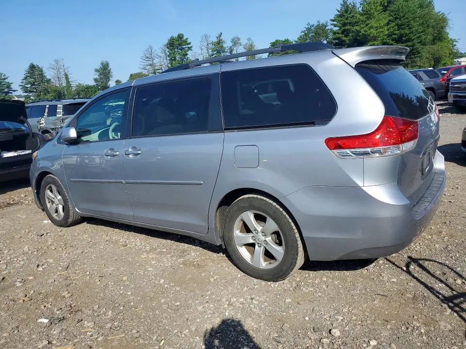 2012 TOYOTA SIENNA LE  