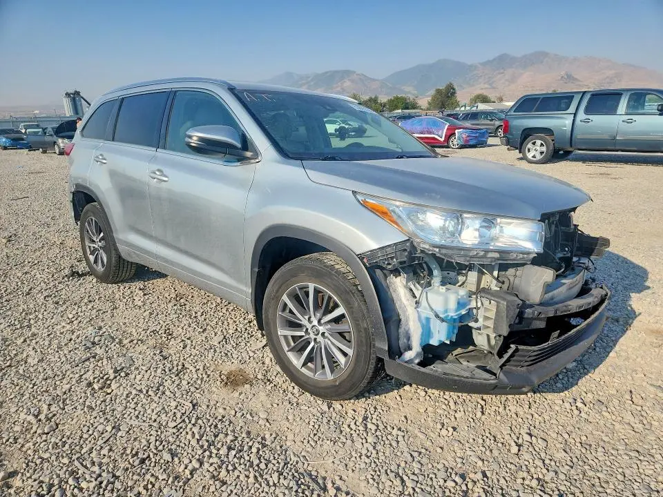 2017 TOYOTA HIGHLANDER XLE  