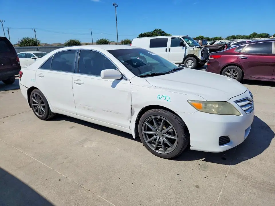 2011 TOYOTA CAMRY LE  