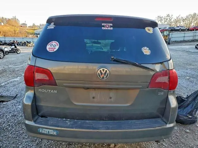 2010 VOLKSWAGEN ROUTAN SE  