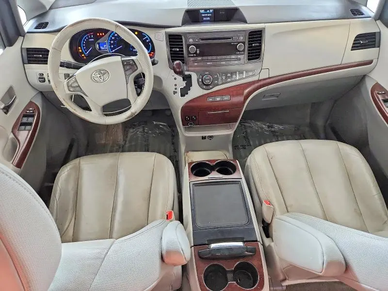 2014 TOYOTA SIENNA XLE 7-PASSENGER  