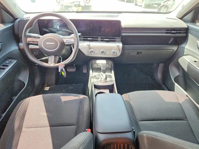 2025 HYUNDAI KONA SE  