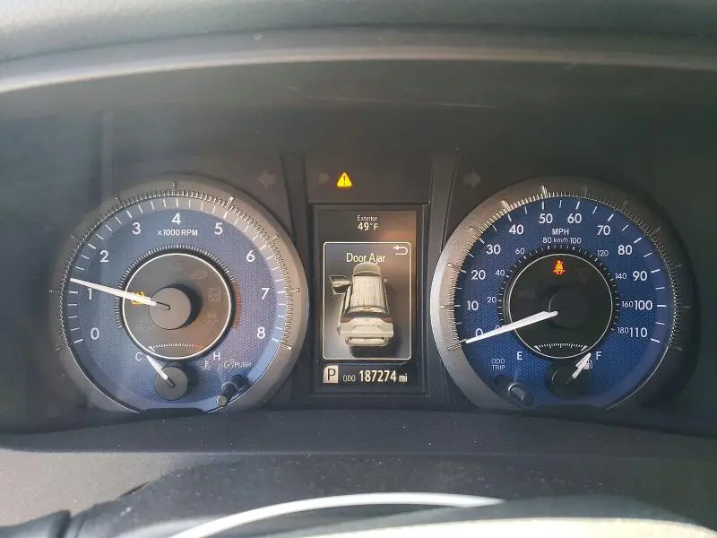 2015 TOYOTA SIENNA XLE 8-PASSENGER  