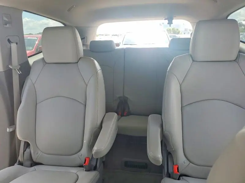 2011 CHEVROLET TRAVERSE LT  