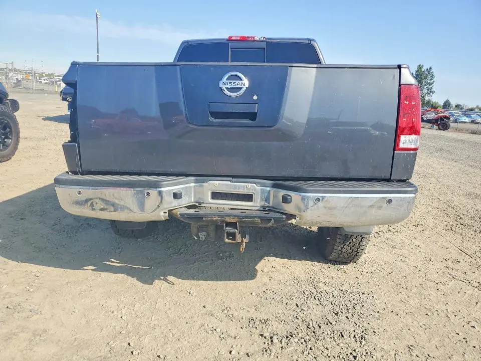 2011 NISSAN TITAN SV  
