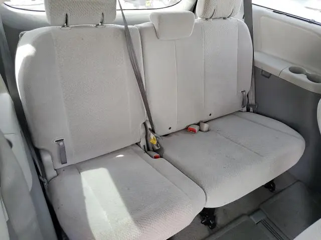 2012 TOYOTA SIENNA LE