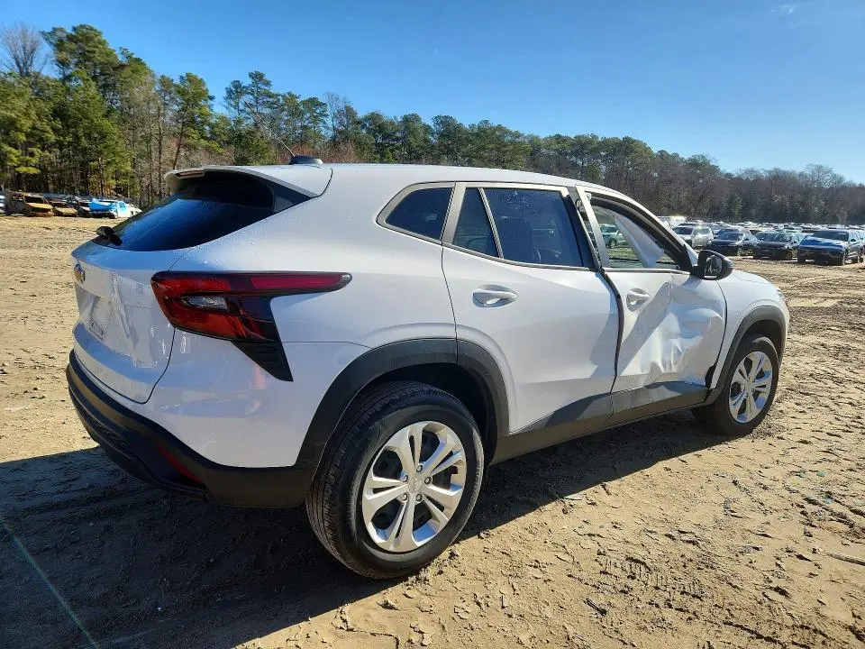 2025 CHEVROLET TRAX LS  