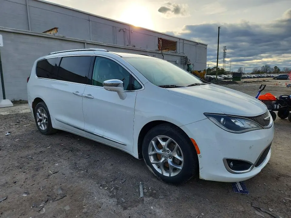 2017 CHRYSLER PACIFICA LIMITED  