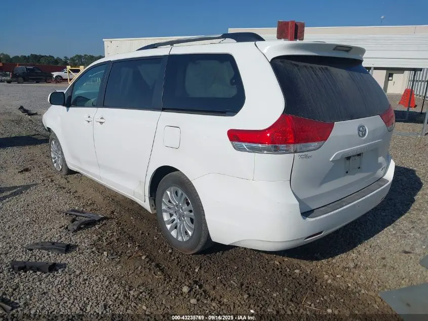 2014 TOYOTA SIENNA XLE V6 8 PASSENGER