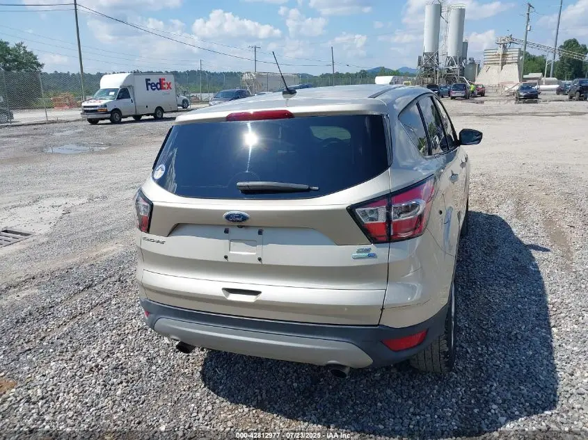 2017 FORD ESCAPE SE