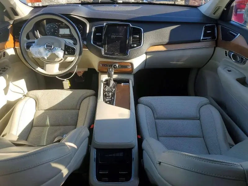2017 VOLVO XC90 T6  