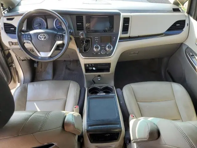 2017 TOYOTA SIENNA XLE  
