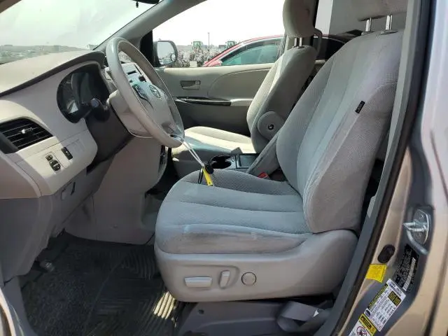 2013 TOYOTA SIENNA LE  