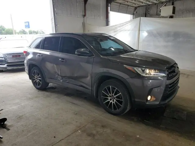 2017 TOYOTA HIGHLANDER SE  