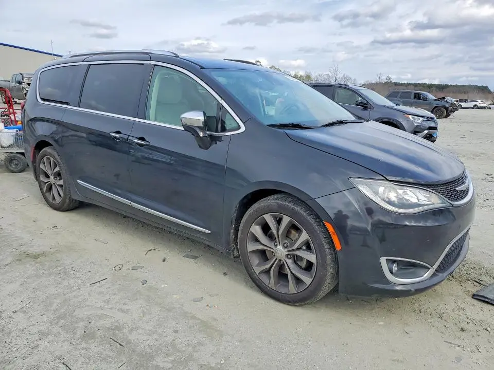 2017 CHRYSLER PACIFICA LIMITED  