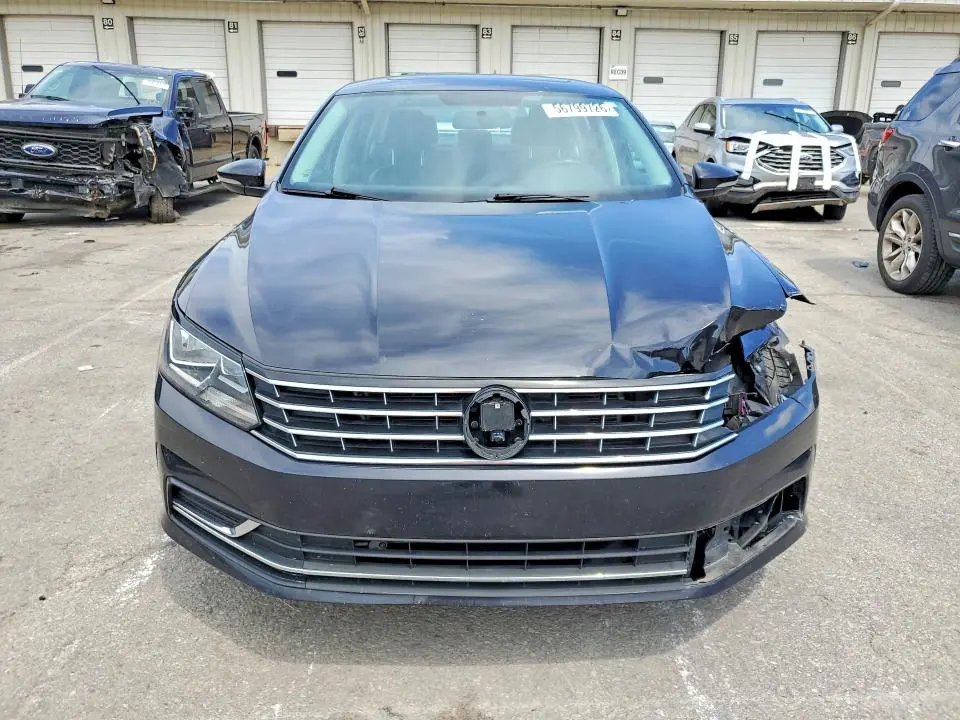 2017 VOLKSWAGEN PASSAT SE  