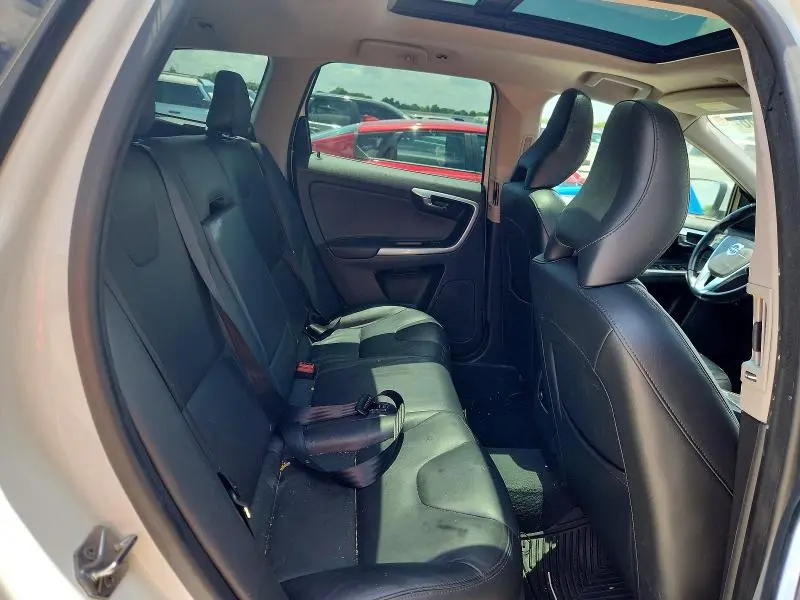2016 VOLVO XC60 T5 PREMIER  