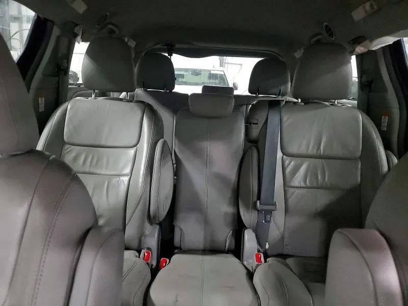 2016 TOYOTA SIENNA XLE PREMIUM 8-PASSENGER  