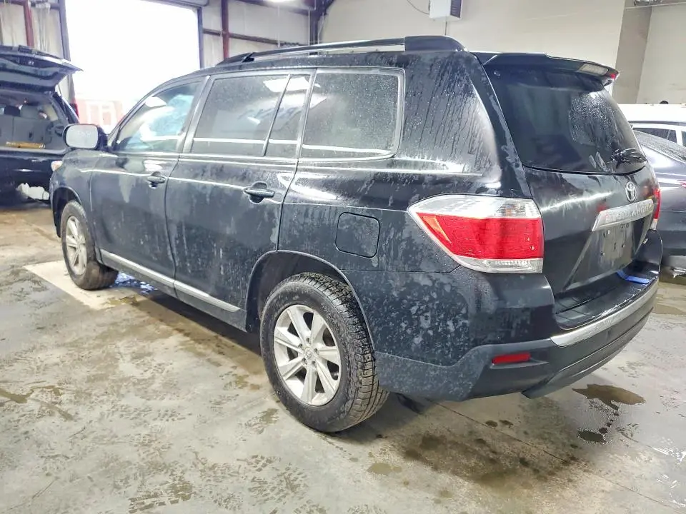 2012 TOYOTA HIGHLANDER SE  