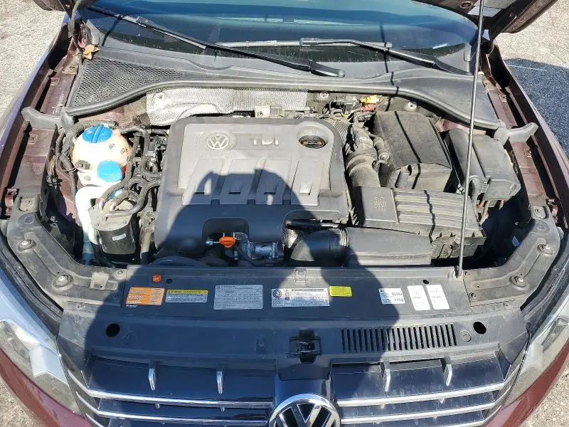 2013 VOLKSWAGEN PASSAT SE  