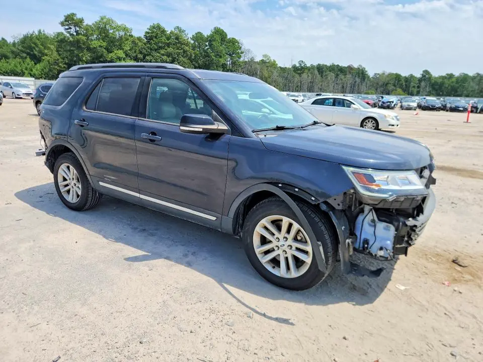 2017 FORD EXPLORER XLT  