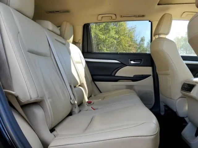 2019 TOYOTA HIGHLANDER SE  