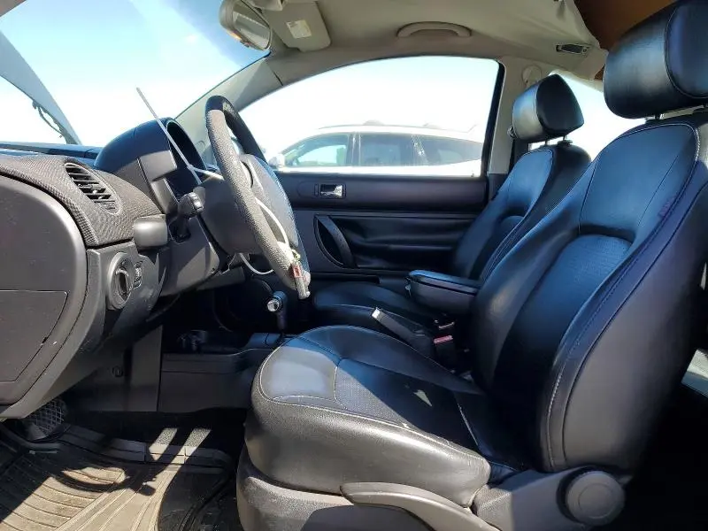 2010 VOLKSWAGEN NEW BEETLE   