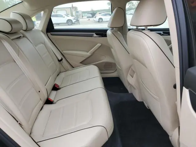 2017 VOLKSWAGEN PASSAT R-LINE