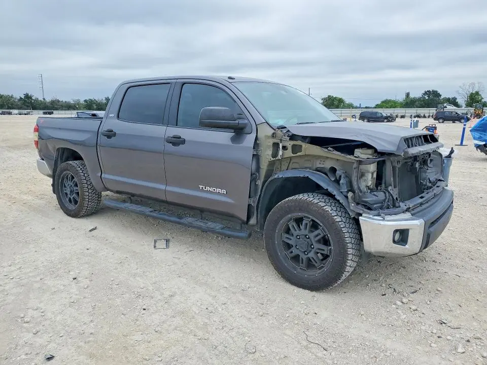 2016 TOYOTA TUNDRA CREWMAX SR5  