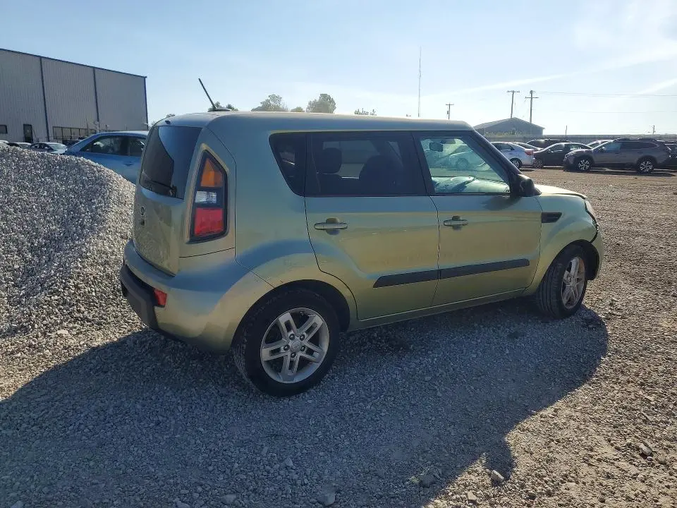 2011 KIA SOUL +  