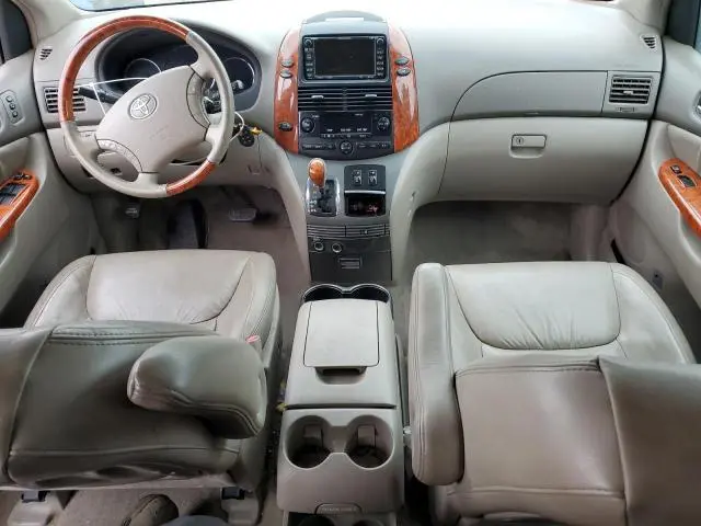 2010 TOYOTA SIENNA XLE  