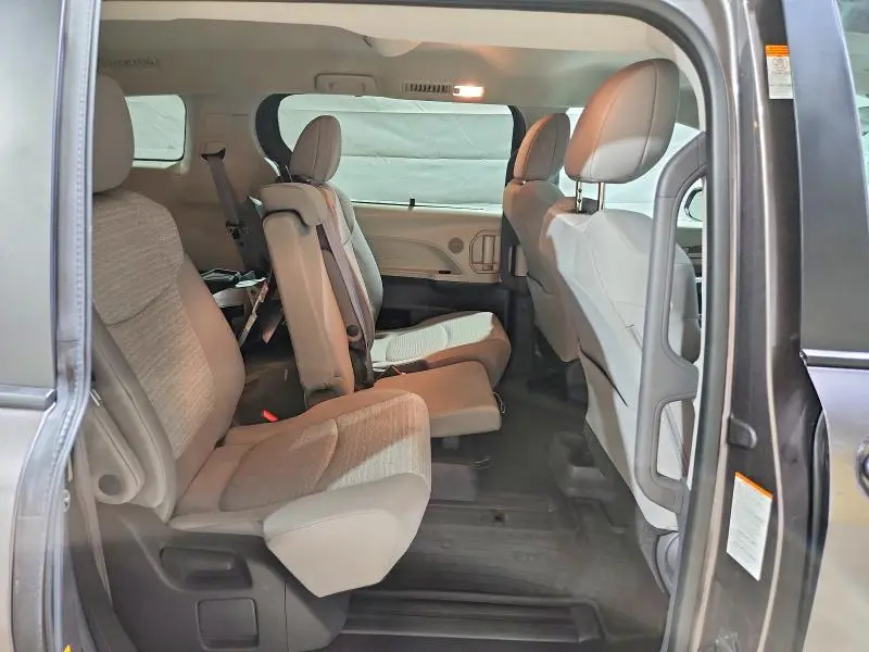 2021 TOYOTA SIENNA LE  