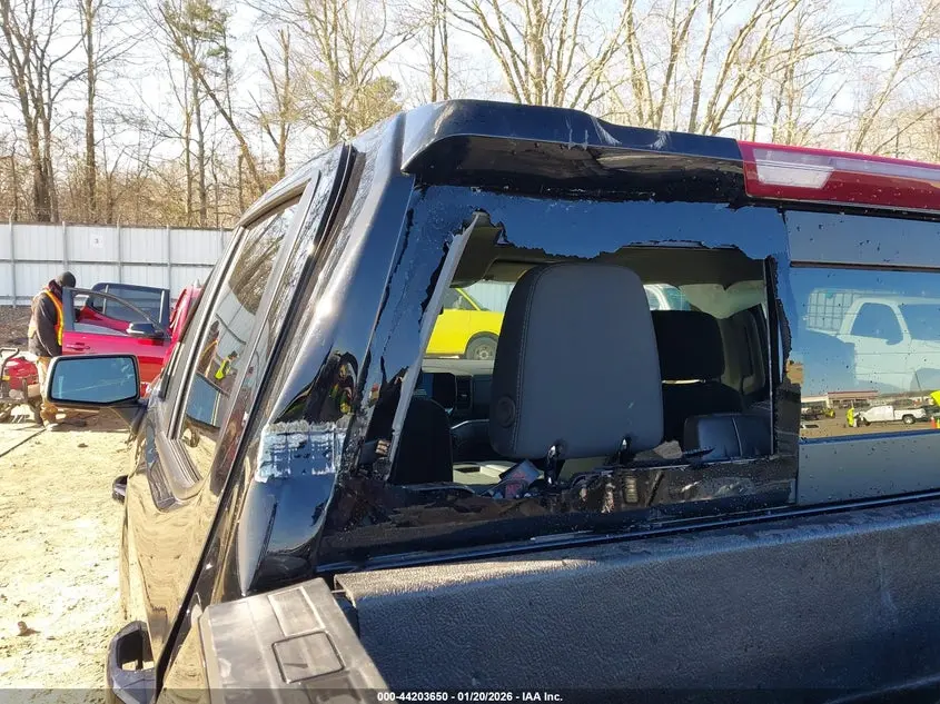 2025 CHEVROLET SILVERADO 1500 4WD  STANDARD BED LT