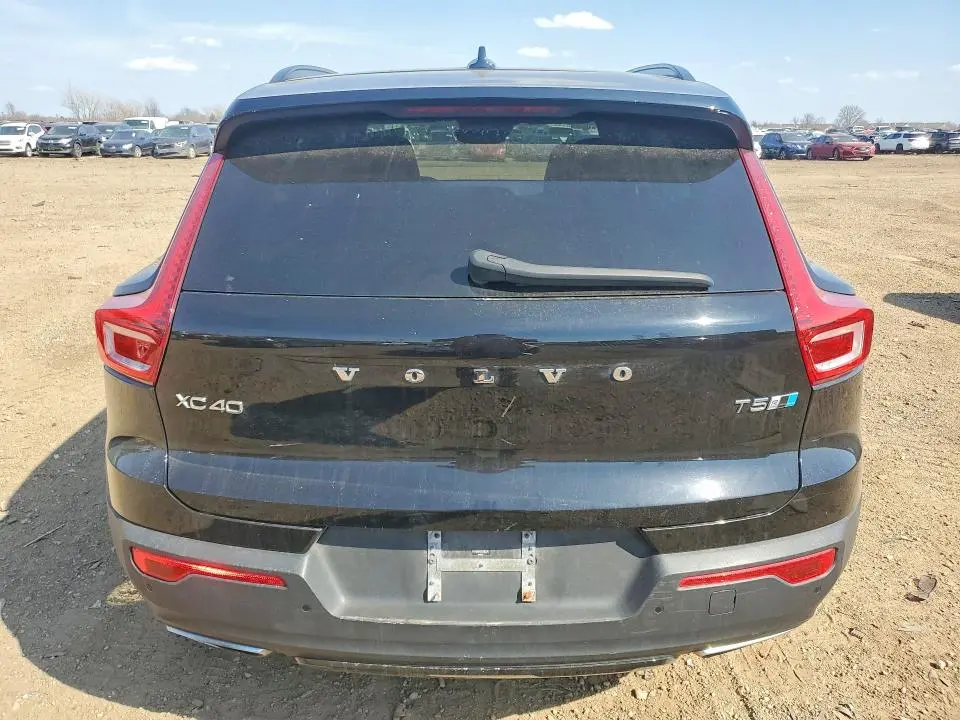 2019 VOLVO XC40 T5 R-DESIGN  