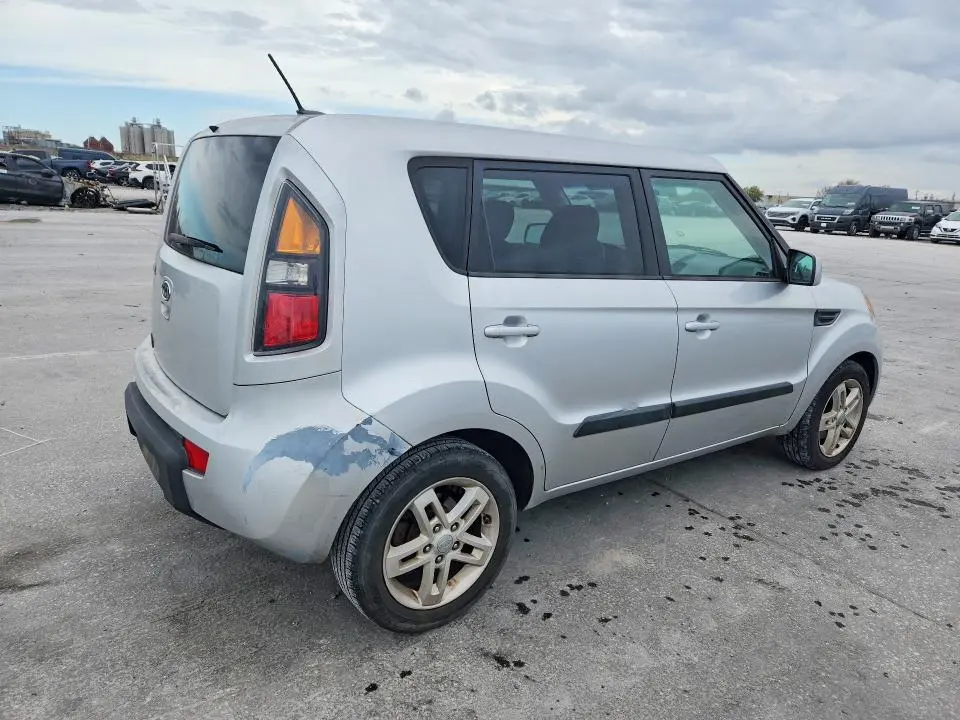 2011 KIA SOUL +  