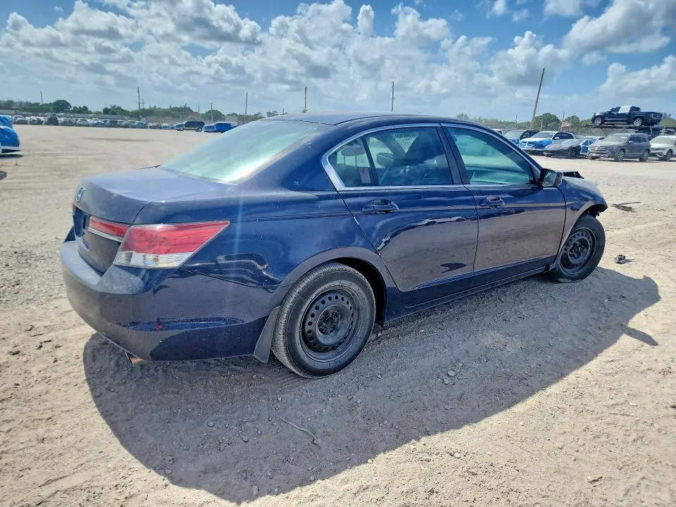 2011 HONDA ACCORD LX  