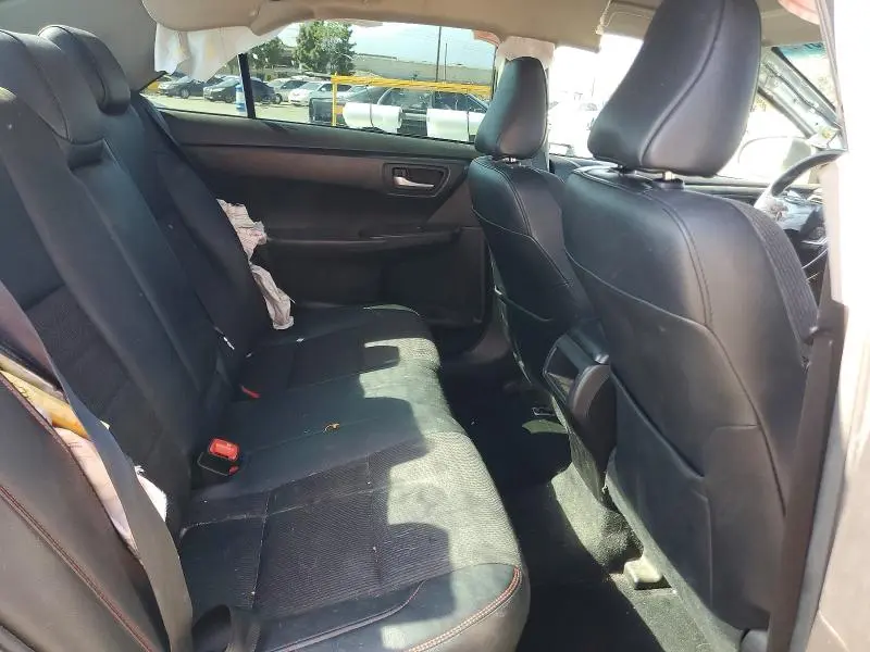 2016 TOYOTA CAMRY SE  